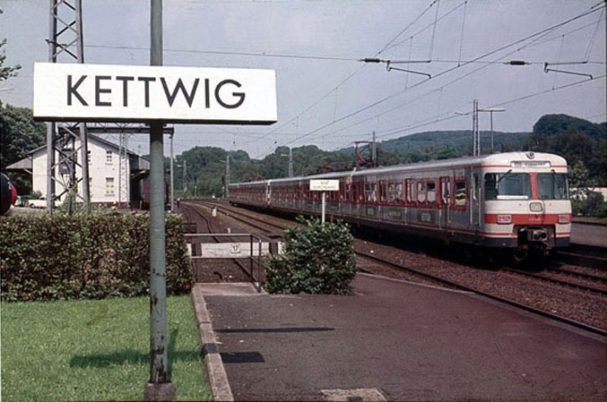 BR 420 im Bahnhof Kettwig 1974